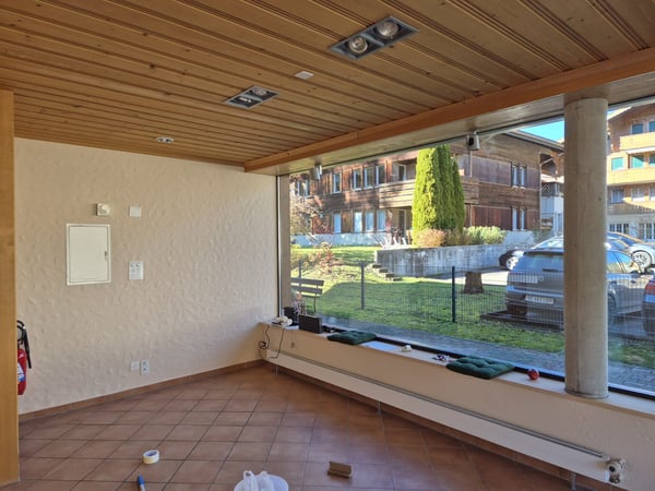 vermieten o. verkaufen Gewerbelokal Kronenplatz in Lenk – 65 m², rollstuhlgängig, sofort verfügbar 3