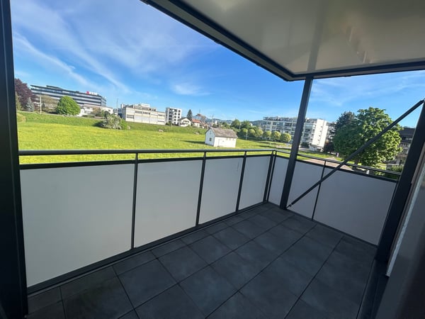 Helle 3.5-Zimmer-Wohnung mit Balkon und schöner Aussicht in Wetzikon ZH 2