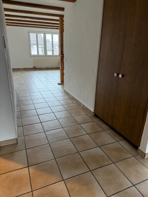 Charmante 3.5-Zimmer-Wohnung in historischem Gebäude in Russikon 4
