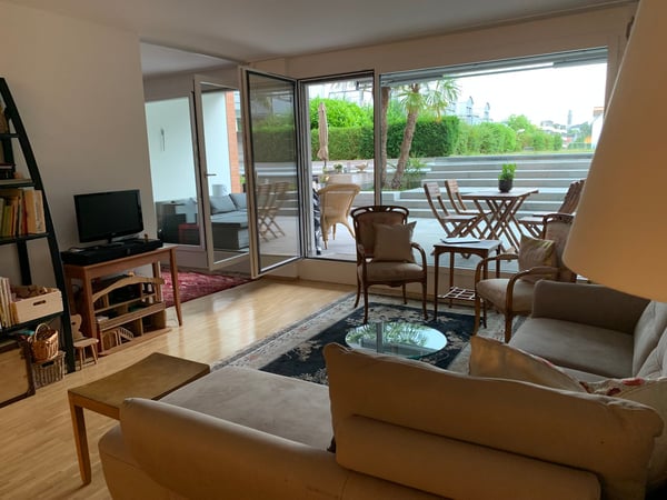 Moderne 2.5-Zimmer-Wohnung mit grosser Terrasse und Top-Lage in Thalwil 2