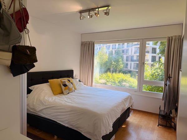 Spacious 5.5-room apartment with balcony in Genève – Route de Frontenex 9