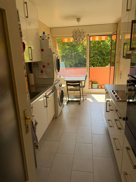 Spacious 5.5-room apartment with balcony in Genève – Route de Frontenex 7