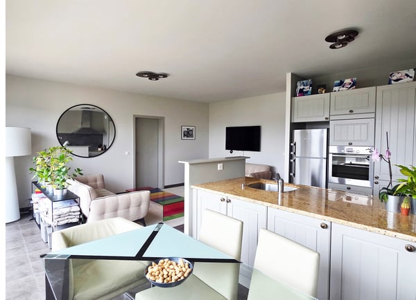 Spacieux appartement de 6 pièces avec balcon et belle vue à Versoix 2