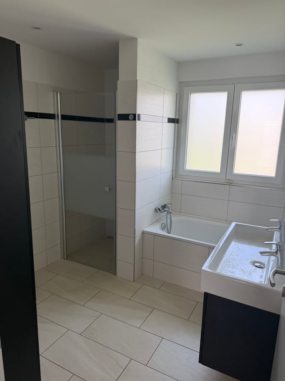 Grosszügiges 6.5-Zimmer-Doppelhaus mit zwei Küchen in Ehrendingen – ideal für Familien! 10