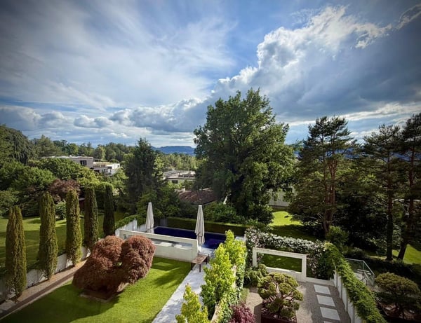 Stunning 4.5-Room Attic Apartment with Panoramic Views in Zollikon 1
