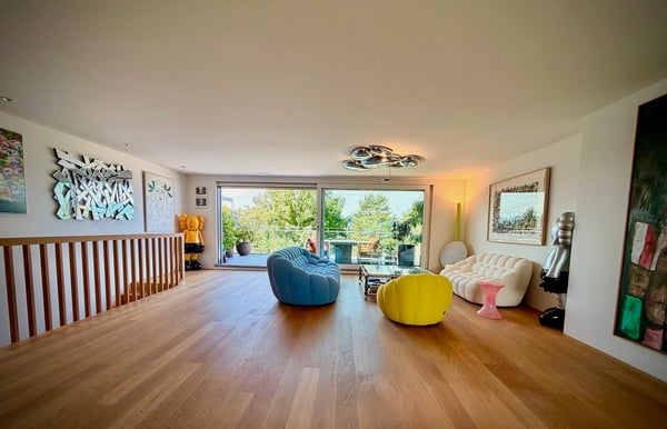 Stunning 4.5-Room Attic Apartment with Panoramic Views in Zollikon 3