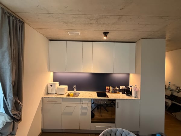 Helle 1.5-Zimmer-Wohnung im 6. OG mit schöner Aussicht in Kloten 3