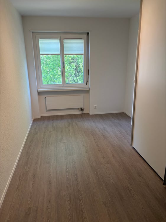 Helle 4.5-Zimmer-Wohnung im Eigentumsstandard mit Balkon und Bastelraum 12