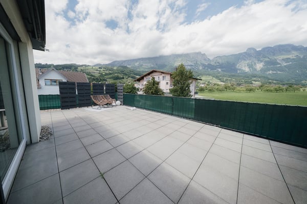 4-Zimmer-Maisonettewohnung mit grosser Terrasse und Bergblick – ab 1.8. oder nach Vereinbarung 2