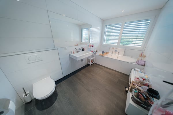 4-Zimmer-Maisonettewohnung mit grosser Terrasse und Bergblick – ab 1.8. oder nach Vereinbarung 5