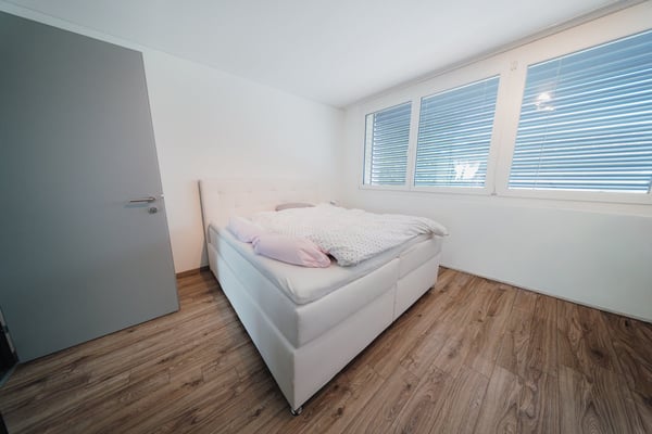 4-Zimmer-Maisonettewohnung mit grosser Terrasse und Bergblick – ab 1.8. oder nach Vereinbarung 4