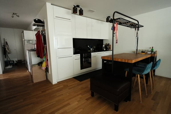 Moderne 2.5-Zimmer-Neubauwohnung mit Balkon in Zürich Oerlikon – ab 01. August verfügbar 2