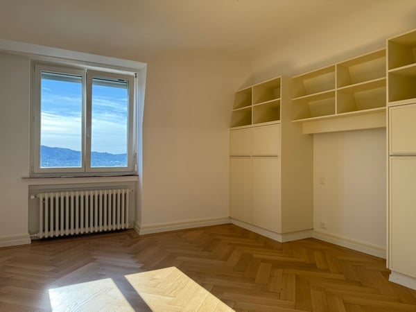5-Zimmer-Bijou am Zürichberg mit Einzelgarage, 2 Balkonen und wunderbarer Sicht über die Stadt 24