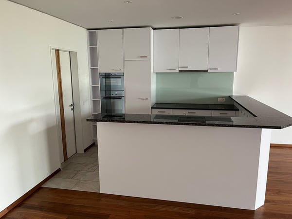 Perfekt angebundene Wohnung in einem Architektenhaus in Zug 3