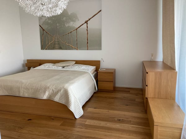 Top Lage und exklusive 2½-Zimmer Wohnung 8