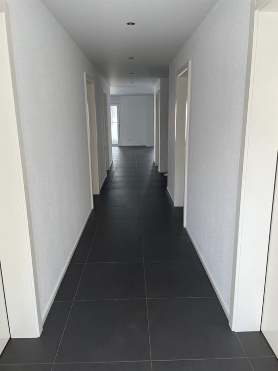 Helle 5.5-Zimmer-Wohnung mit Balkon im 2. OG in Visp 4