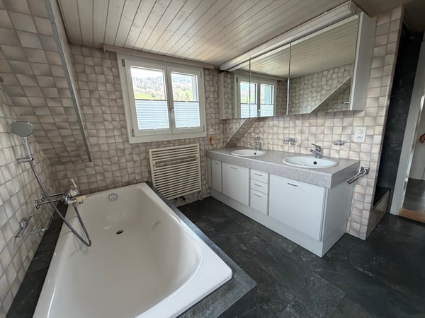 5,5 Zi. Dachwohnung in Steinen 15