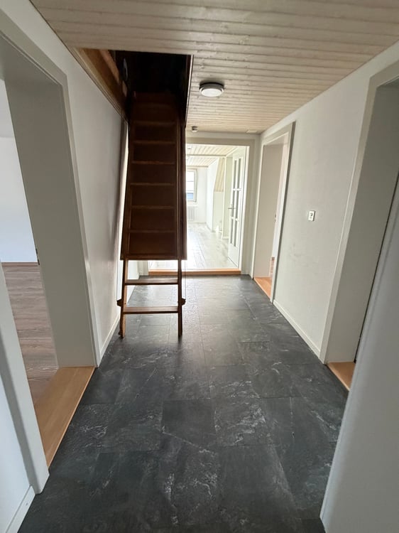 5,5 Zi. Dachwohnung in Steinen 19
