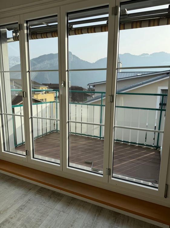 5,5 Zi. Dachwohnung in Steinen 6
