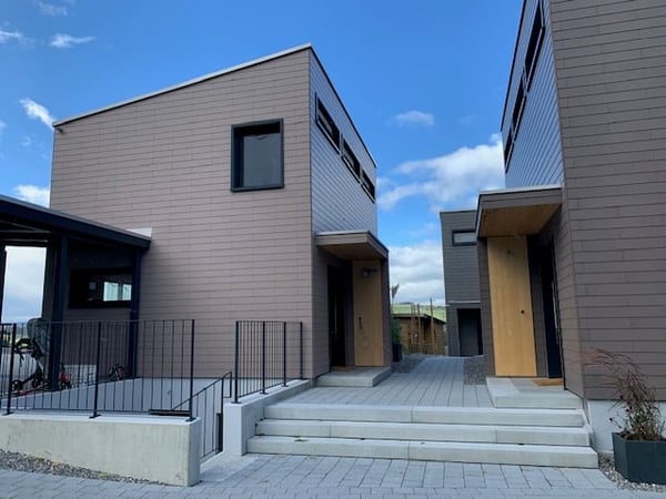 freistehendes Mini-Haus über drei Etagen 2