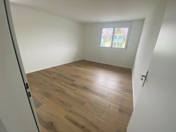 Helle 5.5-Zimmer-Wohnung mit Balkon in Grüningen – ab 1. August 2026 verfügbar 4