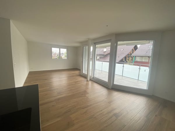 Helle 5.5-Zimmer-Wohnung mit Balkon in Grüningen – ab 1. August 2026 verfügbar 3