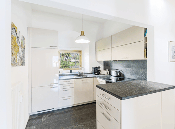 Charmante Dachwohnung in historischer Villa – Brissago, Tessin 7