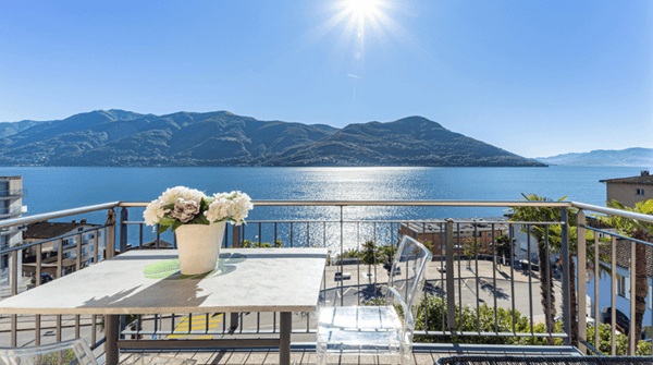 Charmante Dachwohnung in historischer Villa – Brissago, Tessin 2