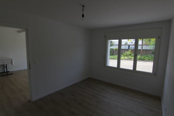 Zu vermieten in Heimberg: Moderne 2 Zimmer Wohnung mit grosszügiger, offener Wohnküche 4