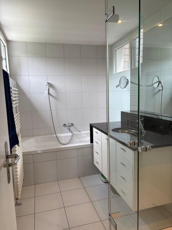 Spacious House in Prime Location with Panoramic Views 16