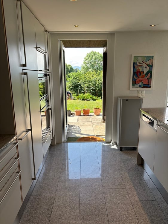 Spacious House in Prime Location with Panoramic Views 6