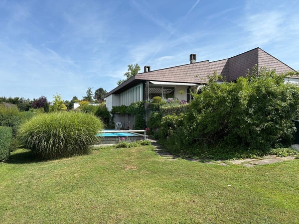 Spacious House in Prime Location with Panoramic Views 12