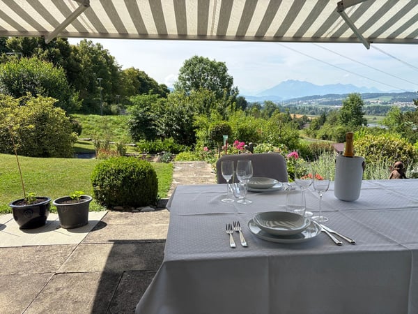 Spacious House in Prime Location with Panoramic Views 7