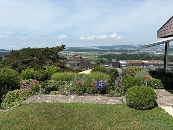 Spacious House in Prime Location with Panoramic Views 10
