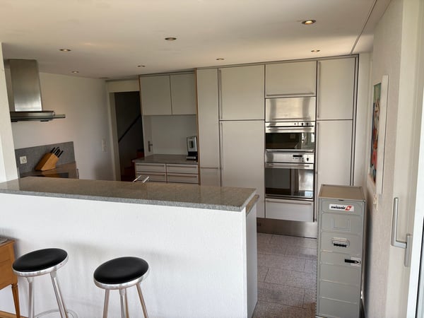 Spacious House in Prime Location with Panoramic Views 3