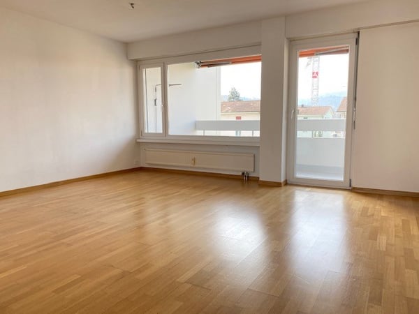 Zu vermieten 3.5-Zimmerwohnung neben Wohncenter und Reuss 5