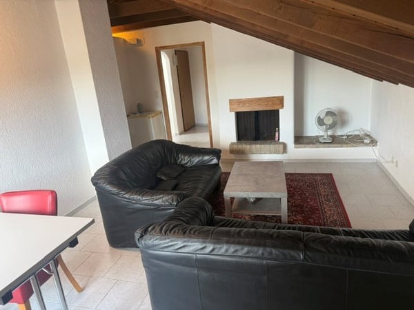 Charmante Dachgeschosswohnung im Altbau – Thayngen, 8240 5