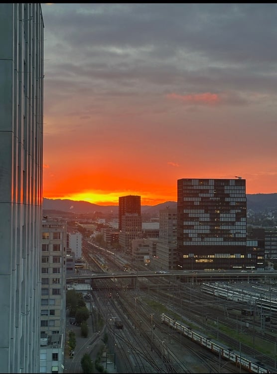 3.5-Room Apartment with Panoramic City Views – Zürich Letzipark 9