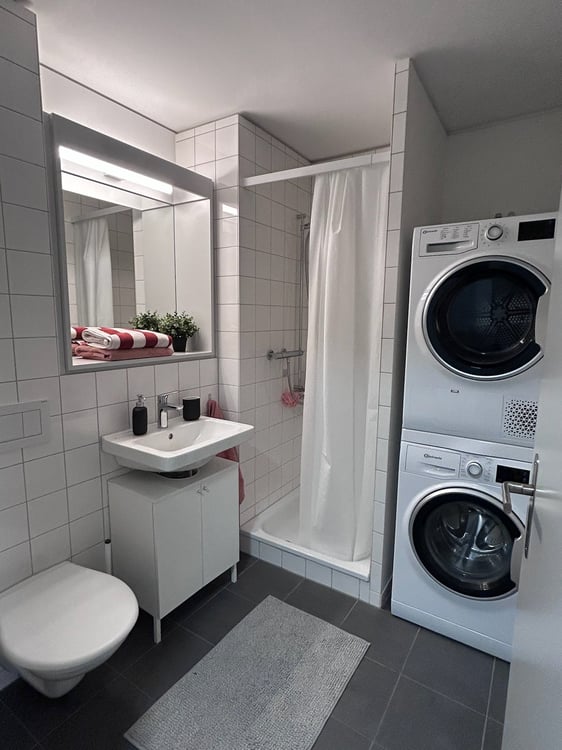 3.5-Room Apartment with Panoramic City Views – Zürich Letzipark 8