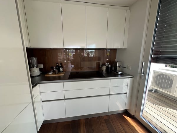 Grosse, stilvoll möblierte 2.5 Z’ Attika-Wohnung auf dem Bruderholz (Binningen) mit Dachterrasse 16