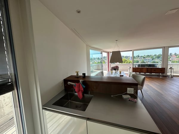 Grosse, stilvoll möblierte 2.5 Z’ Attika-Wohnung auf dem Bruderholz (Binningen) mit Dachterrasse 18