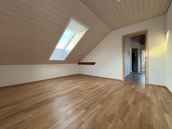 Charmante 4.5-Zimmer-Dachwohnung mit Balkon und schöner Aussicht in Winterthur 5