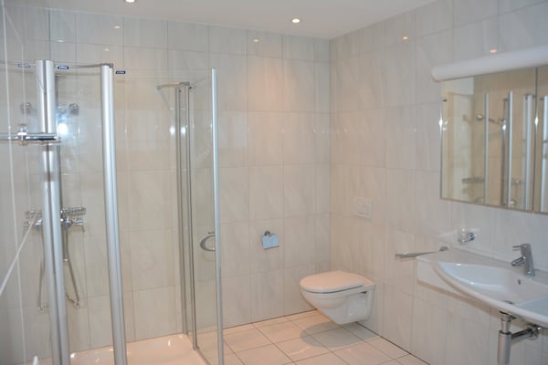Moderne 4.5-Zimmerwohnung mit herrlicher See- und Weitsicht 9