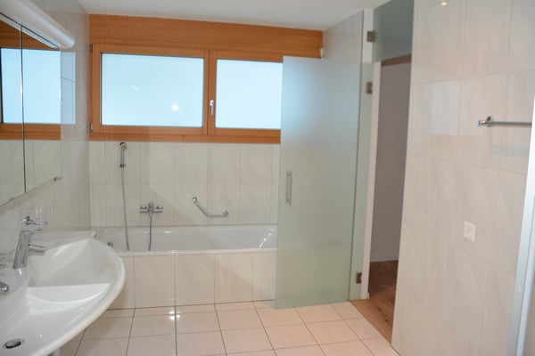 Moderne 4.5-Zimmerwohnung mit herrlicher See- und Weitsicht 8