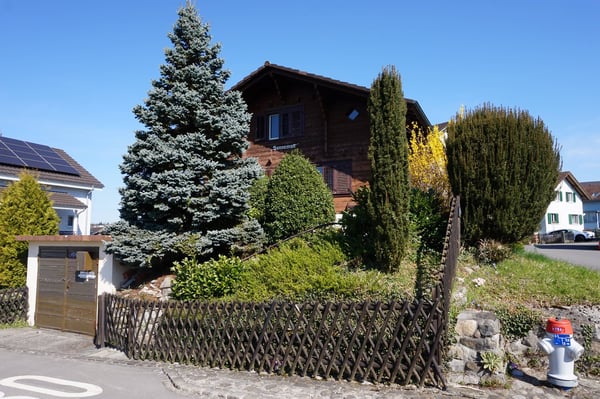 Chalet mit Entwicklungspotenzial an bevorzugter ruhiger Lage 2