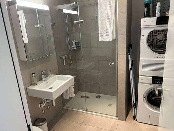 Moderne 2.5-Zimmer-Wohnung mit Balkon und toller Aussicht in Glattbrugg 9