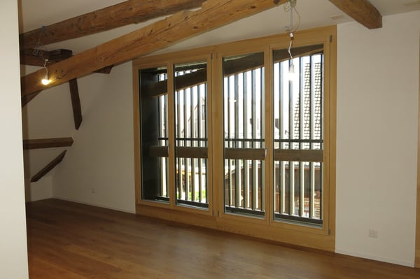 Moderne 2.5-Zimmer-Neubau-Loft-Wohnung mit Balkon und schöner Aussicht ins Grüne in Nänikon, Uster 2