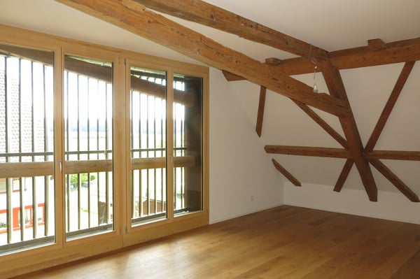 Moderne 2.5-Zimmer-Neubau-Loft-Wohnung mit Balkon und schöner Aussicht ins Grüne in Nänikon, Uster 3