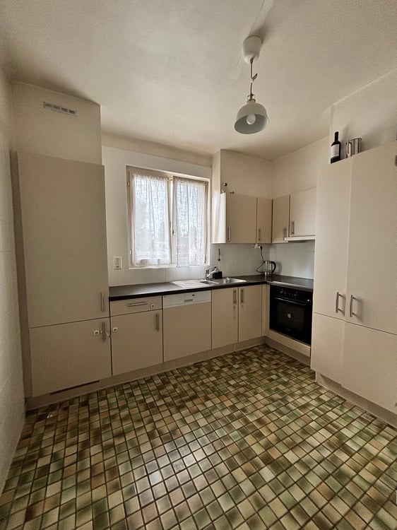 Duplex 6 pièces 130 m² – Jardin, balcon, école en face – CHF 2'500/mois CC 16