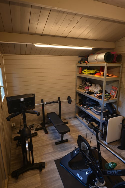 Somptueuse villa jumelée par le garage avec piscine, salle de cinéma et salle de sport à Tannay VD 21